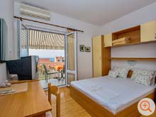 one of the two bedrooms of the holiday home Galeb